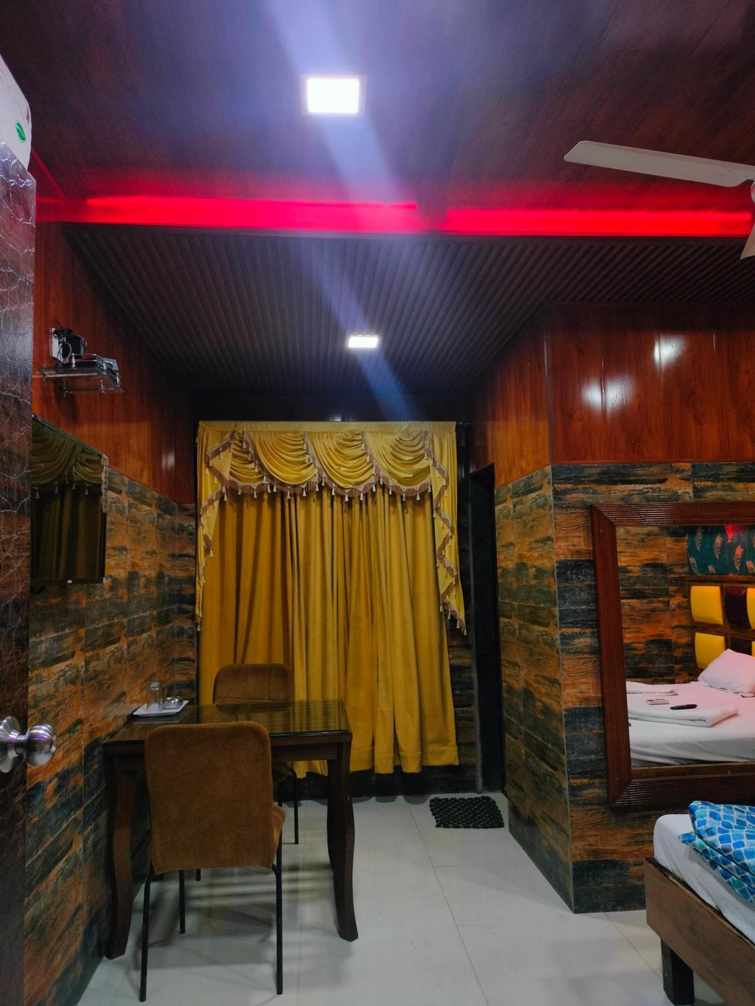 Spring Resort & Lodging - Mumbai — Photos 3